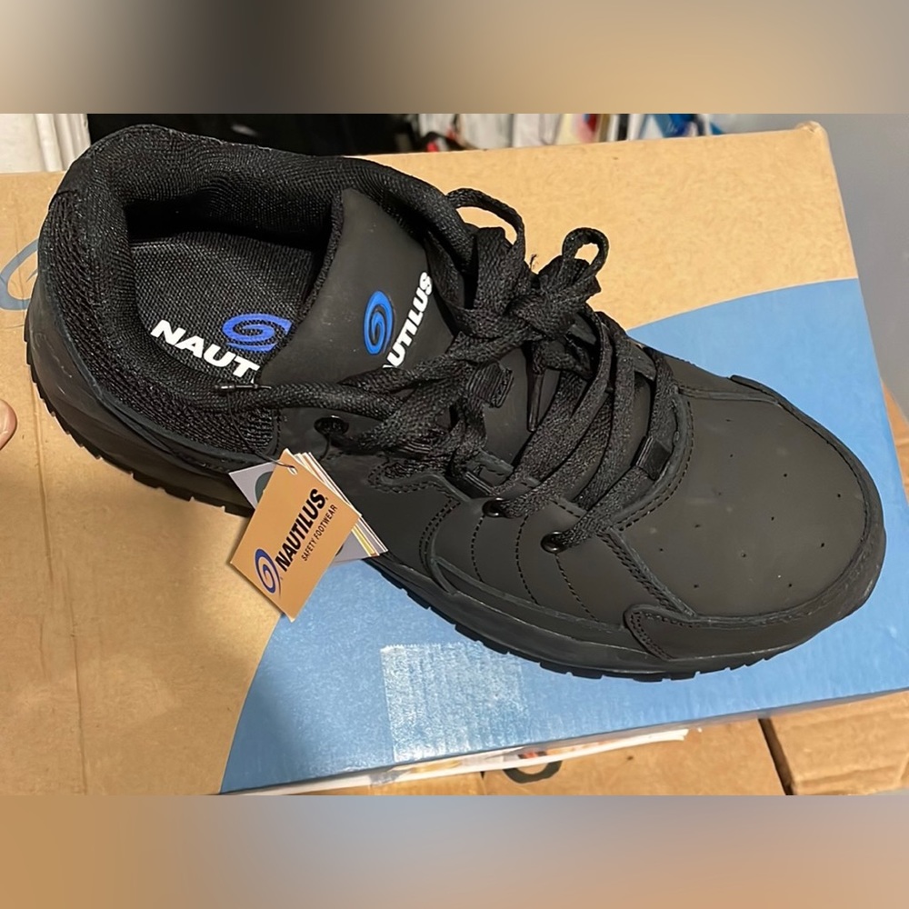 FSI Nautilus 2530: Women’s Guard Black Composite Toe EH Athletic Work Shoe